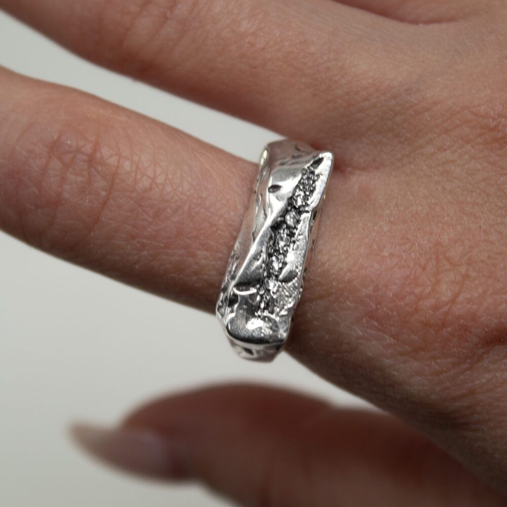 Anello Stone con Riviera di Pietre